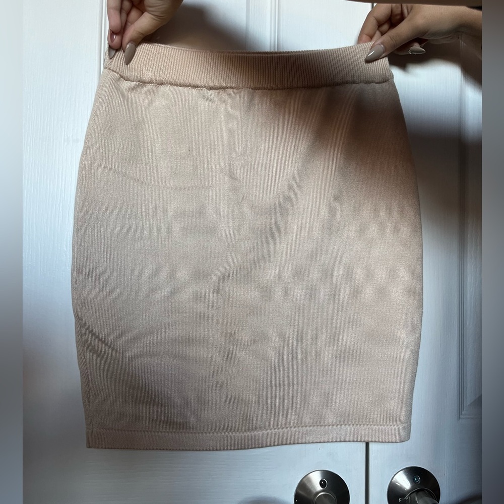Cream Skirt (doesn’t have brand)
